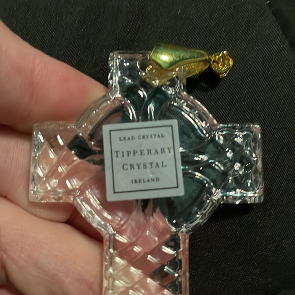 Crystal cross necklace - Picture 2 of 5